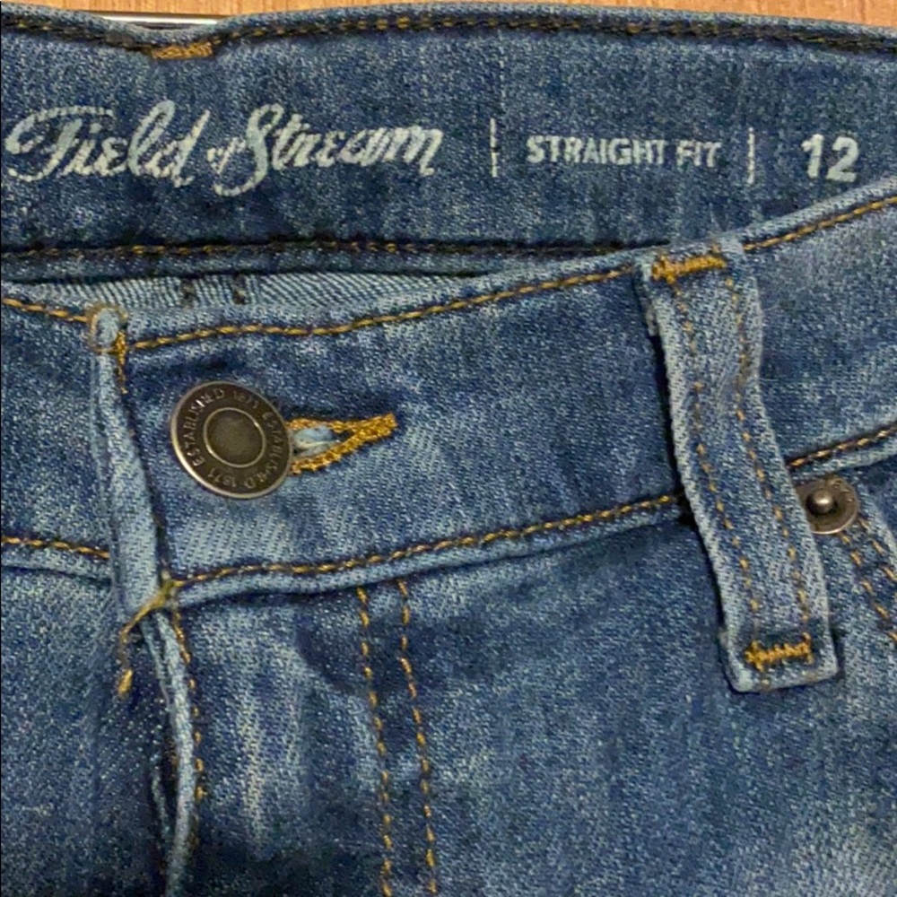Field and Stream women’s light wash straight leg